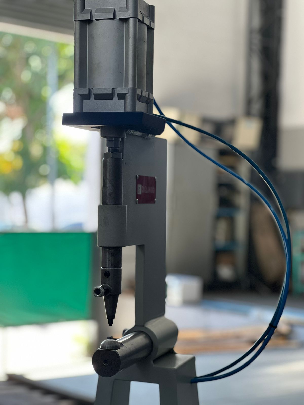 Rebitadeira Pneumática - Detalhe do mecanismo