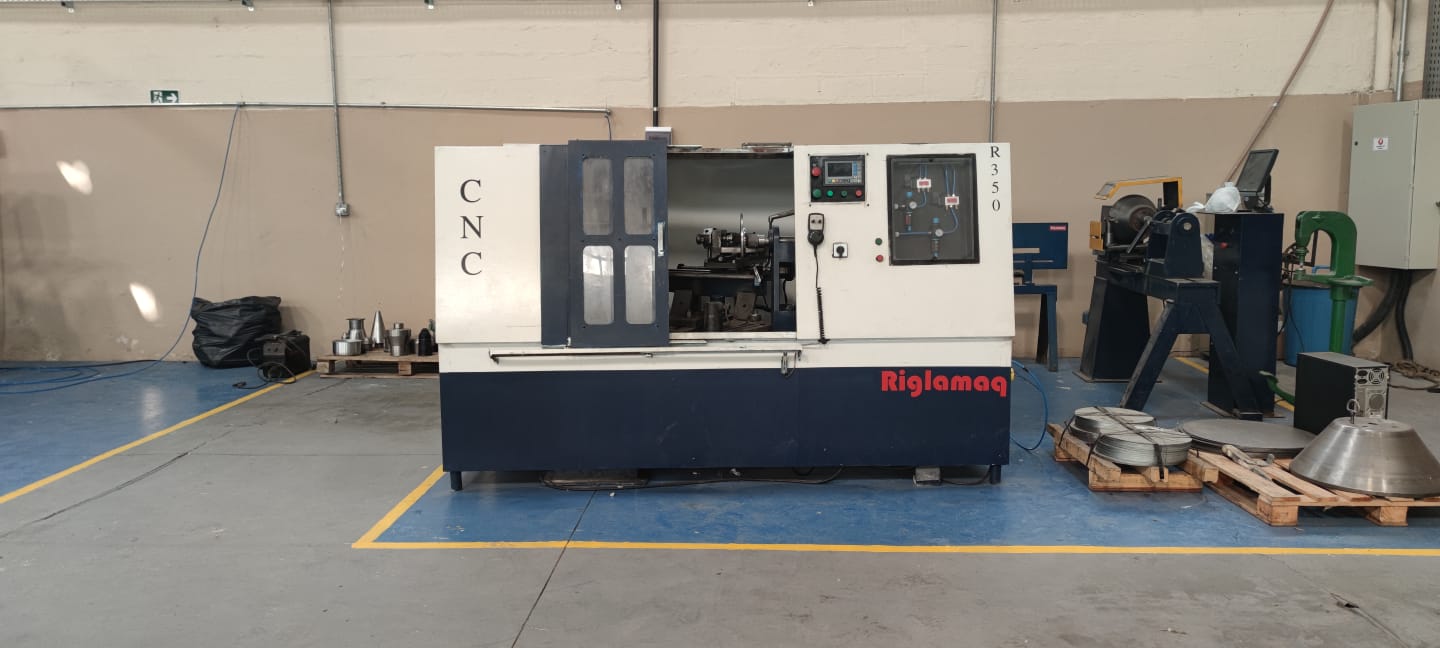 Torno Repuxo CNC R-350 - Em operação